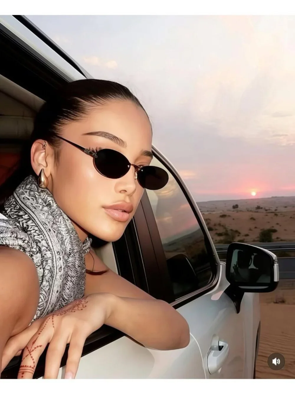 Chic Retro Small Oval Sunglasses for Women & Men - Stylish UV Protection Eyewear